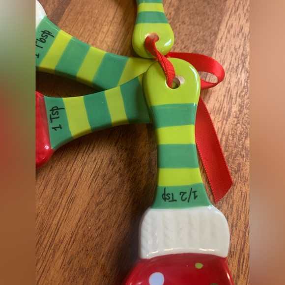 Temptations holiday ceramic measuring spoon set. - Picture 5 of 5